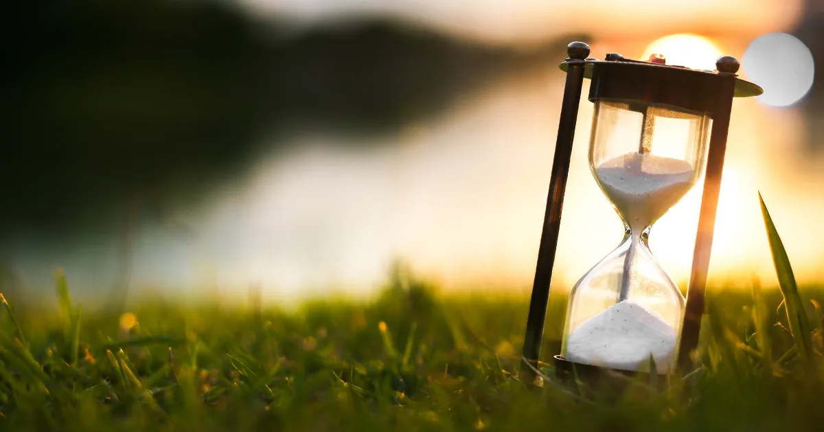 simple hourglass to note taking back time